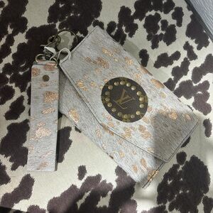 Stylish Animal Print Wallet with Keychain